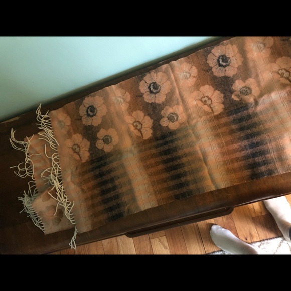 Vintage 70s wool scarf with floral detail - Picture 2 of 4